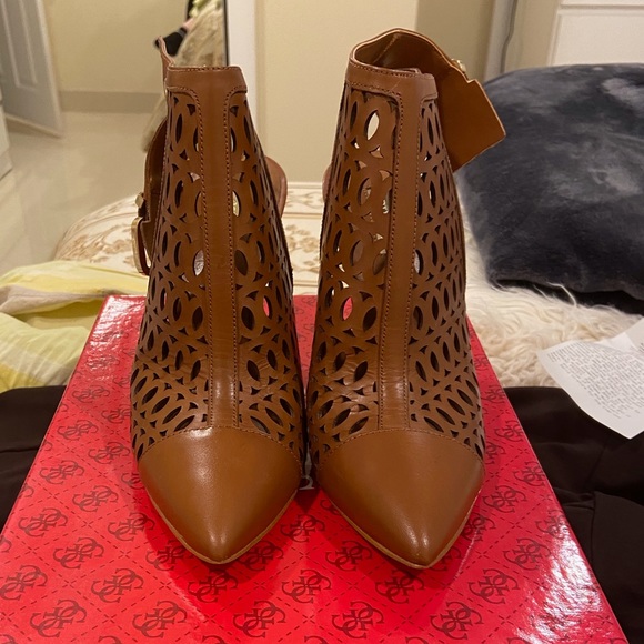 GUESS Womens Gw VENILIA Leather Pointed Toe Platform Boots, Brown - Picture 2 of 7